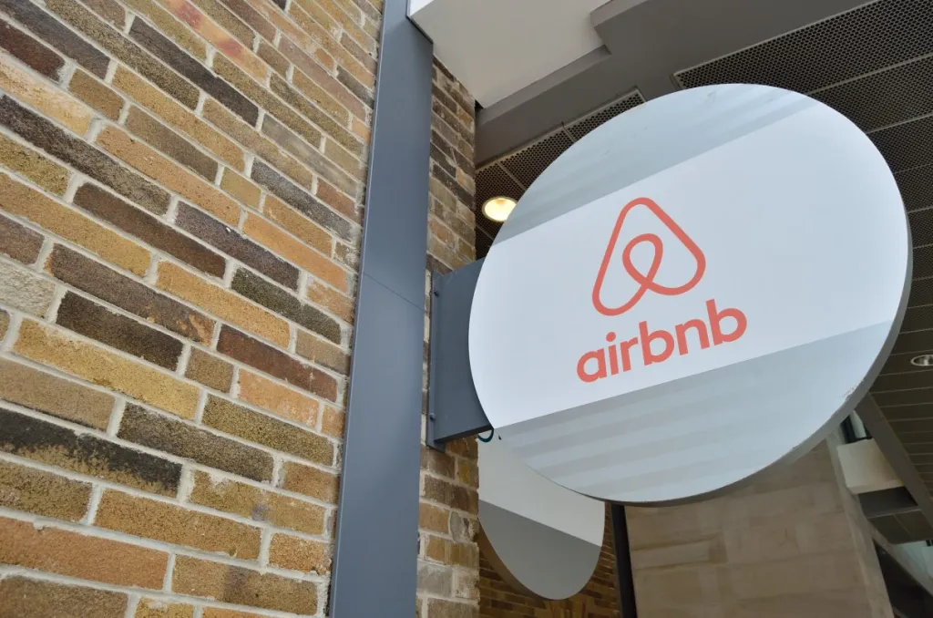 Airbnb测试新费率：房东自带客源可享更低佣金