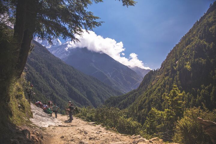 喜马拉雅致命灾害后，旅游运营商如何应对气候风险