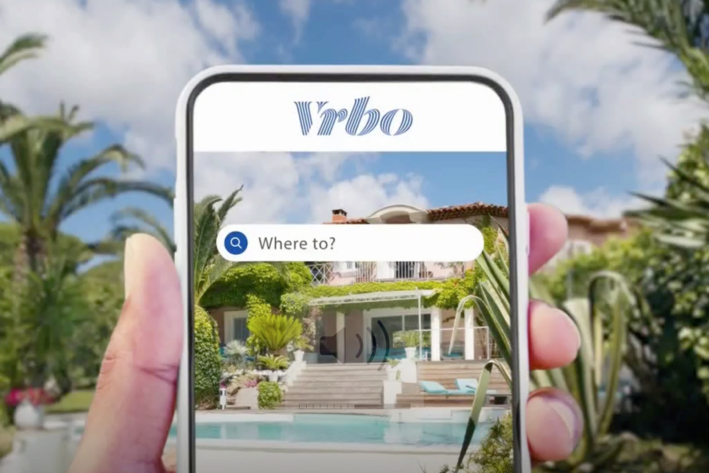 Vrbo推出“先订后付”，与Airbnb的做法有何不同？